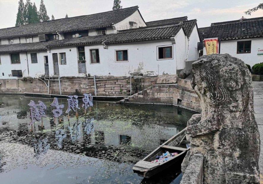一家四口三人生病,河南男子步行两小时背重病母亲就医,“我要让我妈过个好年”